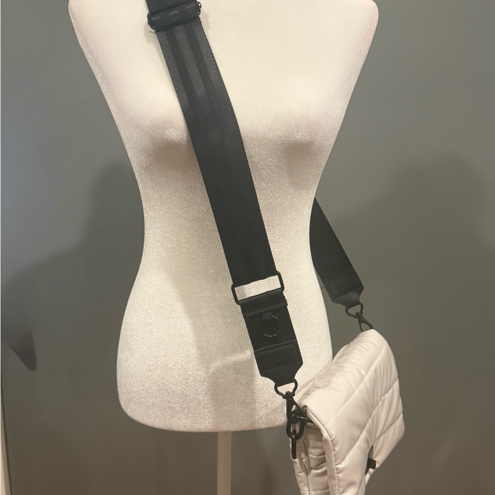 *PRE-OWNED* THINK ROYLN Downtown Crosswalk Glossy Crossbody Bag - Picture 7 of 10